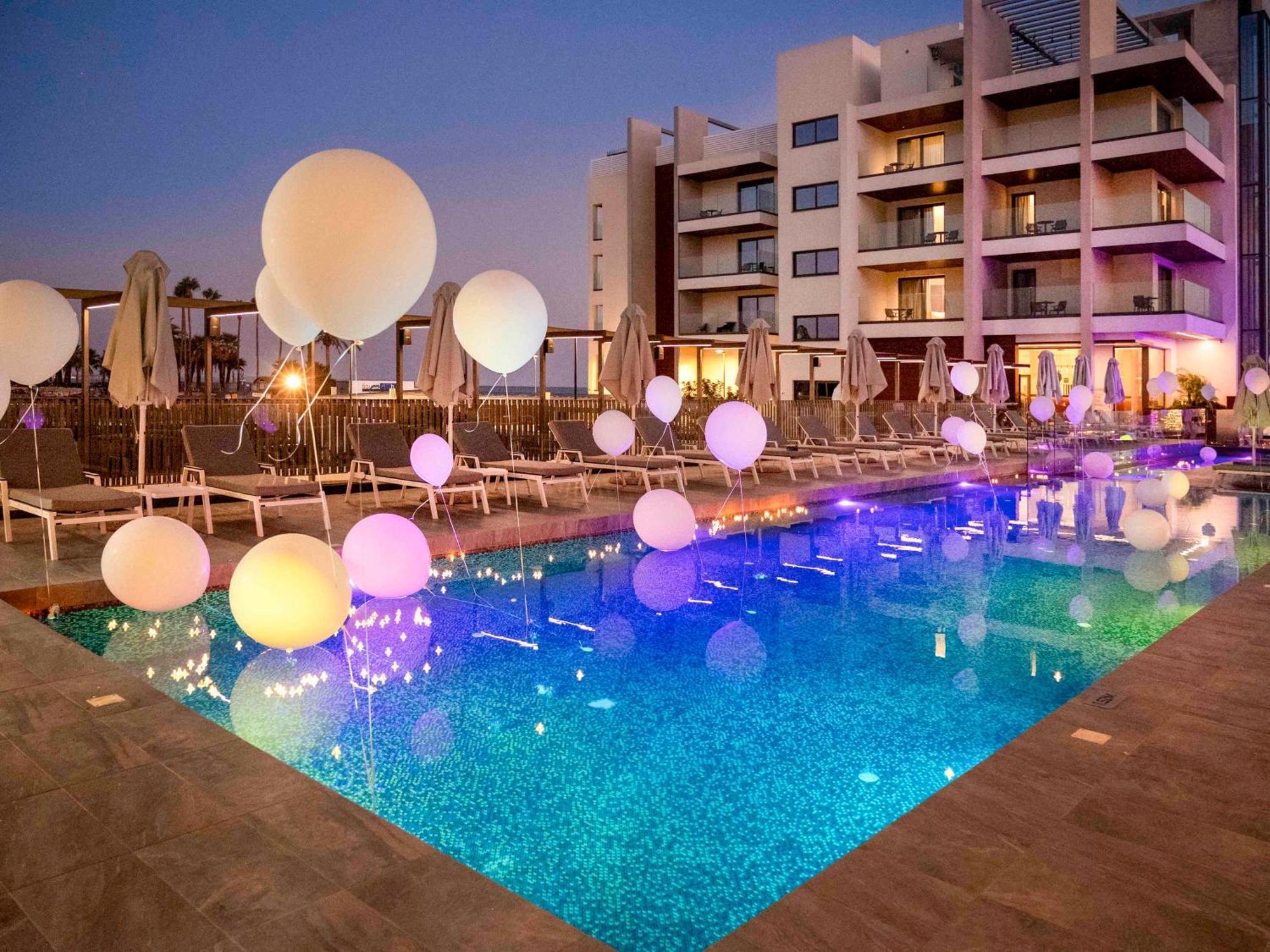 Mercure Larnaca Beach Resort Dış mekan fotoğraf